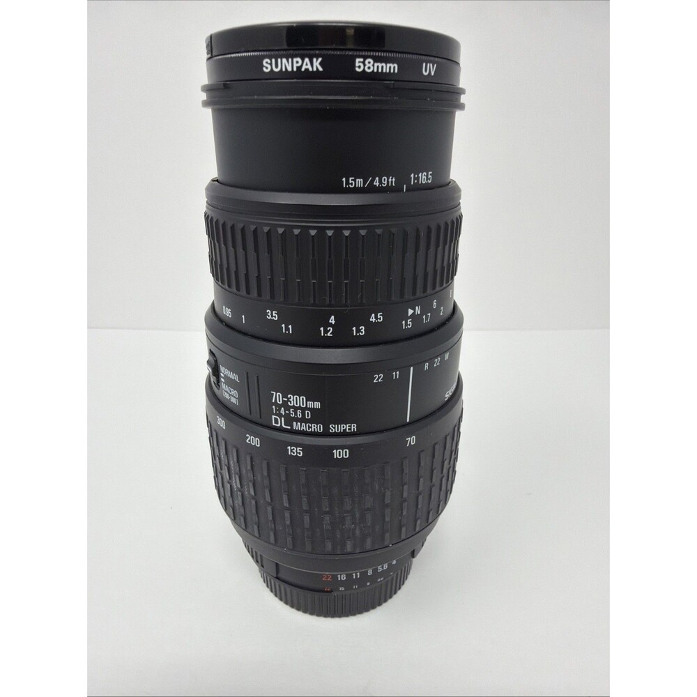 Sigma 70-300MM 1:4-5.6 DL Macro Super Zoom Lens w/ 58mm UV Filter